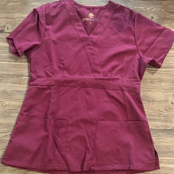 Bundle of 6 scrub tops size small - Picture 11 of 11